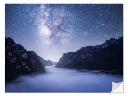 Selvklebende plakat The Milky Way over Misty Mountains