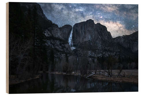 Holzbild Die Milchstraße über Yosemite Falls in Kalifornien