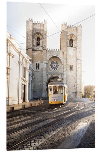 Acrylglasbild Tram vor der Kathedrale in Lissabon