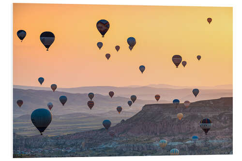 Hartschaumbild Heißluftballons fliegen in Kappadokien