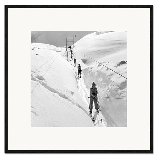 Impression artistique encadrée Skiers on a Ski Lift