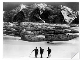 Selvklebende plakat Hikers in Front of a Mountain Panorama