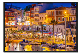 Gerahmter Kunstdruck Cafés, Restaurants und Boote im Hafen von Menorca