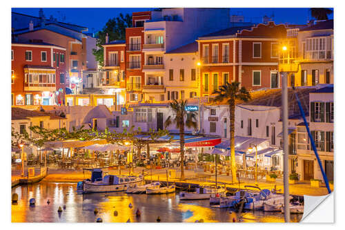 Sisustustarra Cafes, restaurants and boats in the port of Menorca