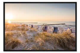 Gerahmter Kunstdruck Abendstimmung mit Strandkörben in Zingst an der Ostsee