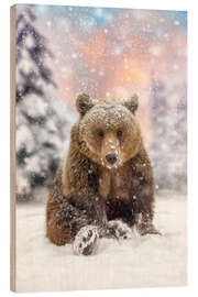 Holzbild Braunbär spielt im Schnee