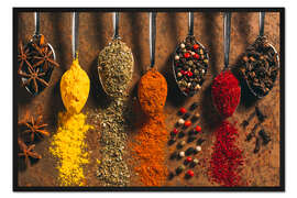 Gerahmter Kunstdruck Löffel mit bunten Gewürzen