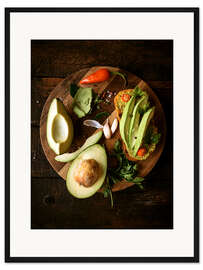 Gerahmter Kunstdruck Avocado Baguette auf Holzbrett