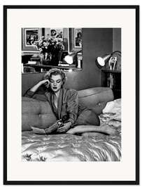 Gerahmter Kunstdruck Marilyn auf dem Sofa