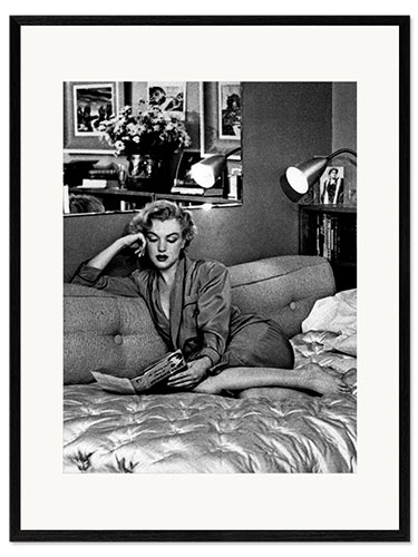 Framed art print Marilyn on the Sofa