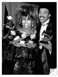 Selvklebende plakat Tina Turner and Lionel Ritchie at 27th Grammy Awards, 1985