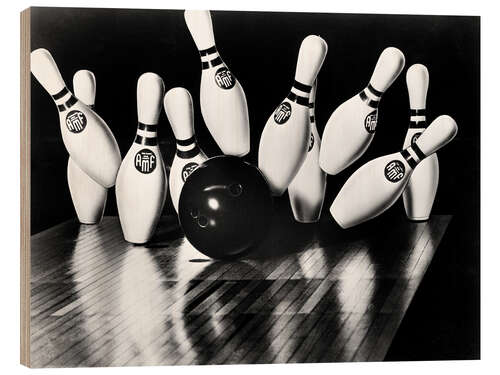 Trebilde Bowling Ball And Bowling Pins