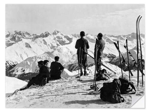 Vinilo para la pared A Skiing Party Near St. Moritz, Switzerland, 1925