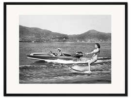 Gerahmter Kunstdruck Eine Frau beim Wasserski in der Bucht von Acapulco, Mexiko, 1955