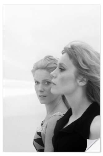 Selvklebende plakat Catherine Deneuve and Francoise Dorleac, 1966