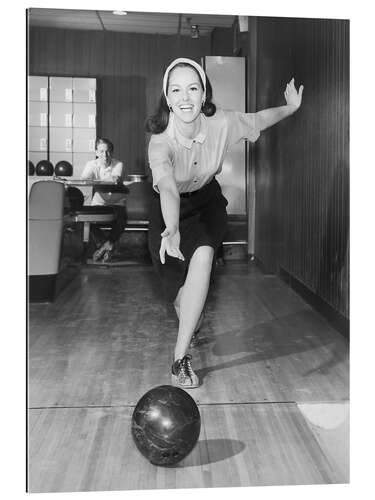 Galleriprint Woman Bowling