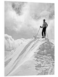 Hartschaumbild Ein Skifahrer auf dem Gipfel, 1930er