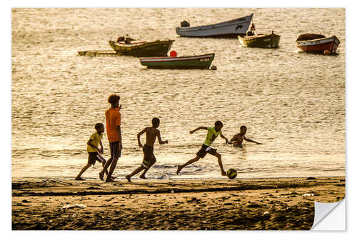 Wandsticker Fußballspiel am Strand in Kap Verde, Afrika