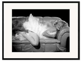 Stampa artistica con cornice Marilyn Posing on Sofa