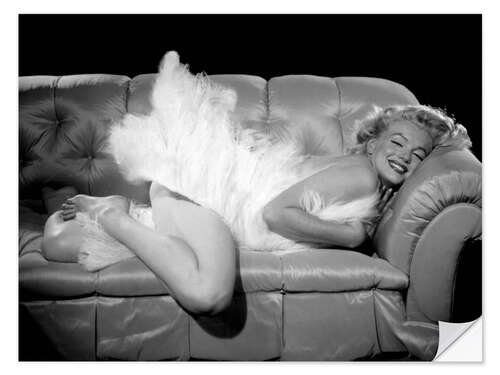 Naklejka na ścianę Marilyn Posing on Sofa