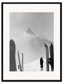 Gerahmter Kunstdruck Wartende Skier - Vintage Ski Collection