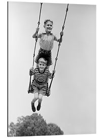 Quadro em alumínio Two Boys on a Swing