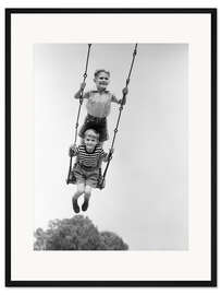 Gerahmter Kunstdruck Zwei Jungs auf einer Schaukel