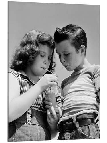 Stampa su alluminio Girl and Boy sharing Soda with a Straw