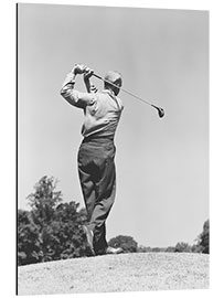 Aluminiumtavla Man Playing Golf by Swinging Driver