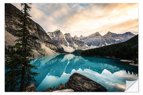 Naklejka na ścianę Moraine Lake in Banff National Park, Alberta