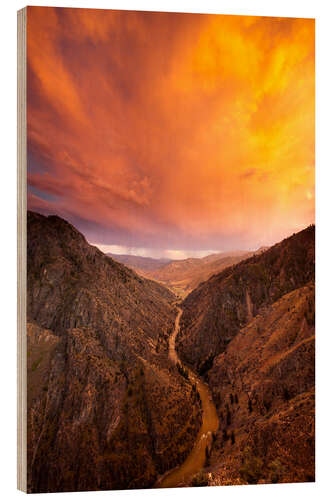 Puutaulu Dramatic Thundercloud over the Salmon River in Idaho