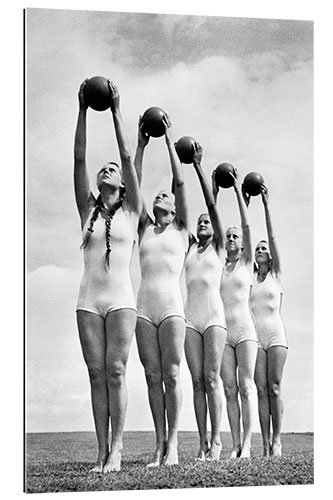 Quadro em plexi-alumínio Women With Gymnastic Balls, 1940