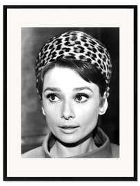 Plakat artystyczny premium w ramie Audrey Hepburn with Leo Bandana, 1963