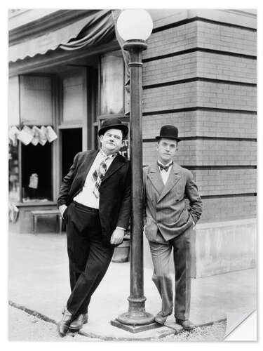 Selvklæbende plakat Oliver Hardy, Stan Laurel leaning against a lantern