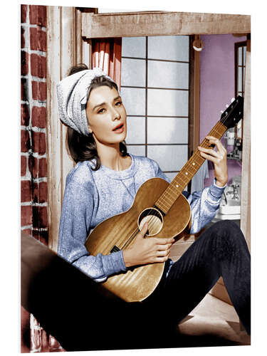 Hartschaumbild Audrey Hepburn spielt die Gitarre in "Frühstück bei Tiffany's"