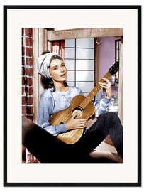 Inramat konsttryck Audrey Hepburn plays the guitar in "Breakfast at Tiffany's"