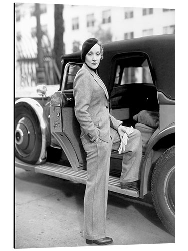 Aluminiumsbilde Marlene Dietrich, Portrait on a Rolls Royce