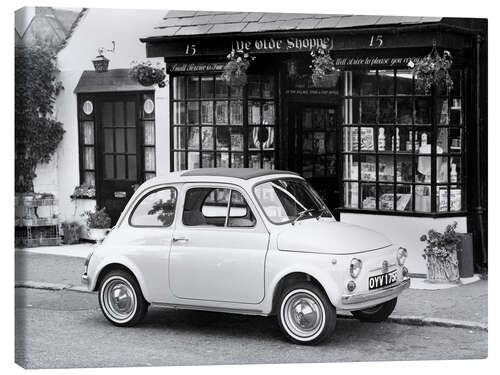 Leinwandbild Fiat 500, geparkt vor einem malerischen Geschäft, 1969