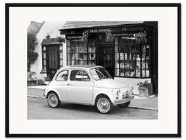 Gerahmter Kunstdruck Fiat 500, geparkt vor einem malerischen Geschäft, 1969