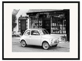 Gerahmter Kunstdruck Fiat 500, geparkt vor einem malerischen Geschäft, 1969