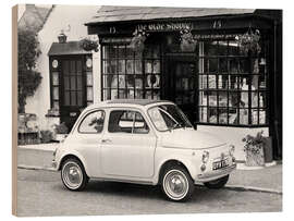 Quadro de madeira Fiat 500 Parked Outside a Quaint Shop, 1969