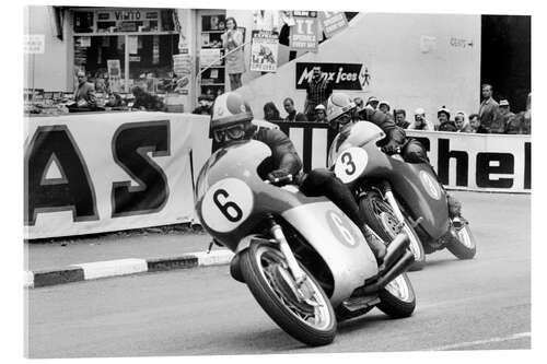 Acrylglasbild Giacomo Agostini auf Motorrad Nummer 6, Tom Dickie auf Motorrad Nummer 3, Isle of Man Junior TT, 196