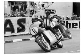Magnettafel Giacomo Agostini auf Motorrad Nummer 6, Tom Dickie auf Motorrad Nummer 3, Isle of Man Junior TT, 196