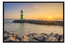 Gerahmter Kunstdruck Molenfeuer Warnemünde bei Sonnenaufgang