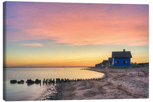 Leinwandbild Blaues Haus an der Ostsee in Heiligenhafen