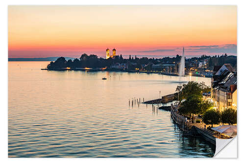 Sisustustarra Friedrichshafen on Lake Constance at dusk