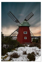 Selvklebende plakat Long Exposure of a Red Swedish Windmill