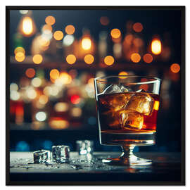 Gerahmter Kunstdruck Ein Glas Whiskey in einer Nightbar