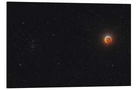 Alumiinitaulu Eclipsed moon beside the Beehive star cluster