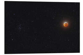 Print på skumplade Eclipsed moon beside the Beehive star cluster